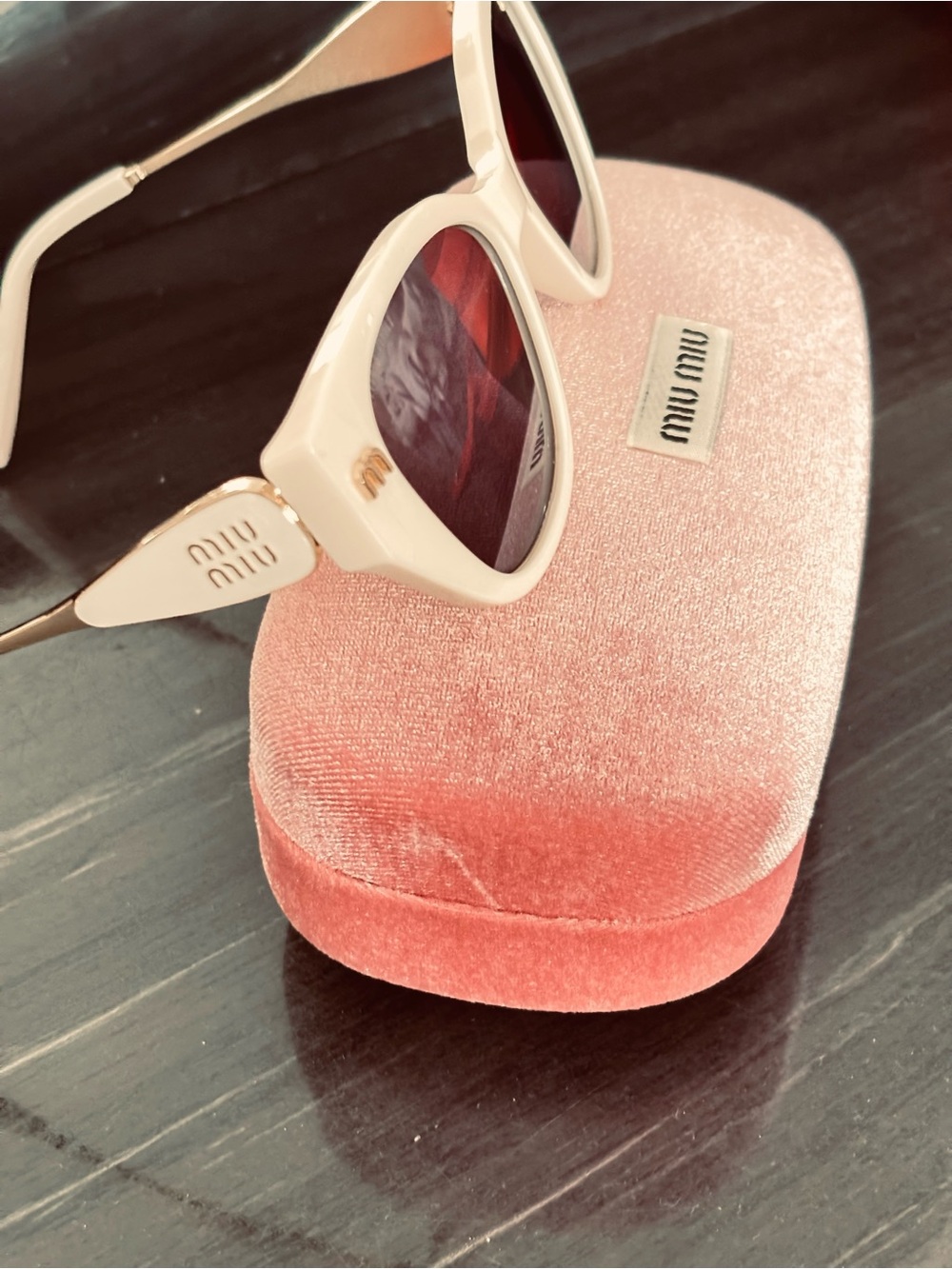 Miu Miu White Cat-Eye Sunglasses with Pink Velvet Case - Picture 2 of 4